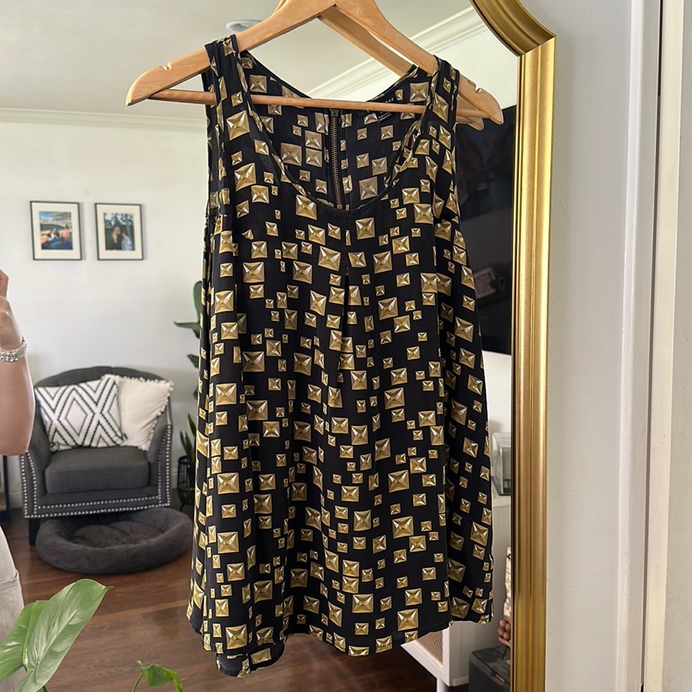 Forever 21 razor back top with diamond pattern